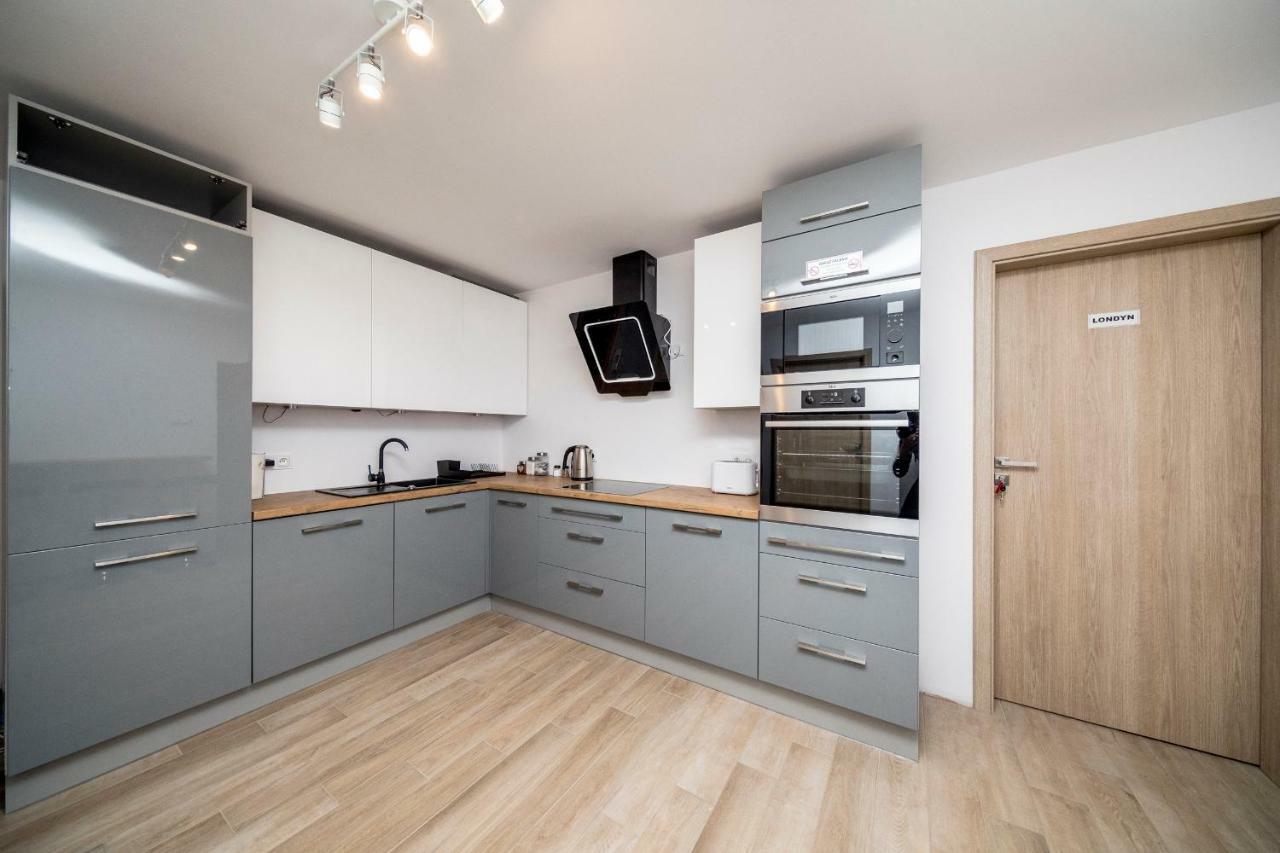 6 Cities Rooms Warsawa Bagian luar foto