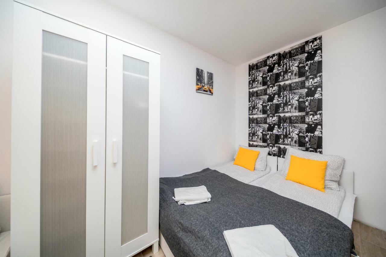 6 Cities Rooms Warsawa Bagian luar foto